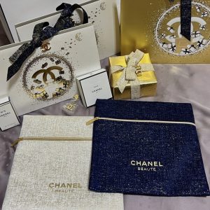 CHANEL 香奈兒 聖誕限量化妝包 #米白
