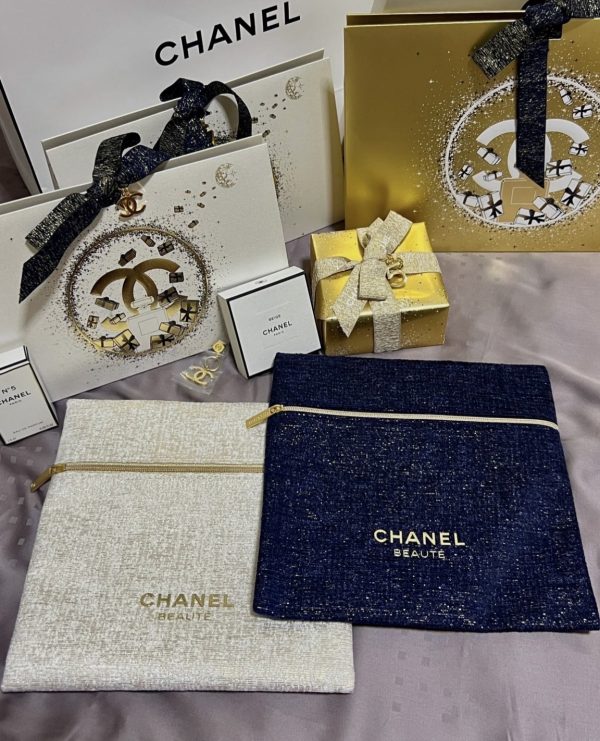 CHANEL 香奈兒 聖誕限量化妝包 #米白