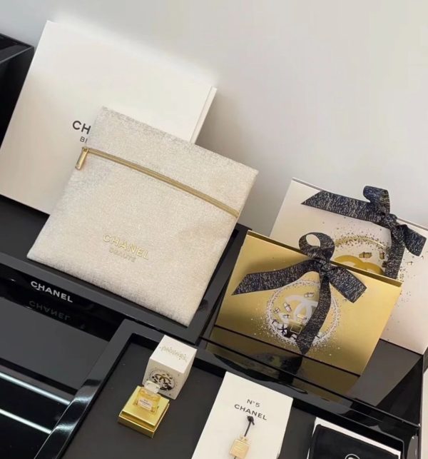 CHANEL 香奈兒 聖誕限量化妝包 #米白：圖片 3