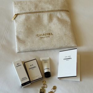 CHANEL 香奈兒 聖誕限量化妝包 #米白