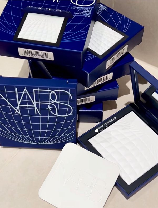 NARS 裸光蜜粉餅 13.5g（地球蔚藍版）：圖片 3